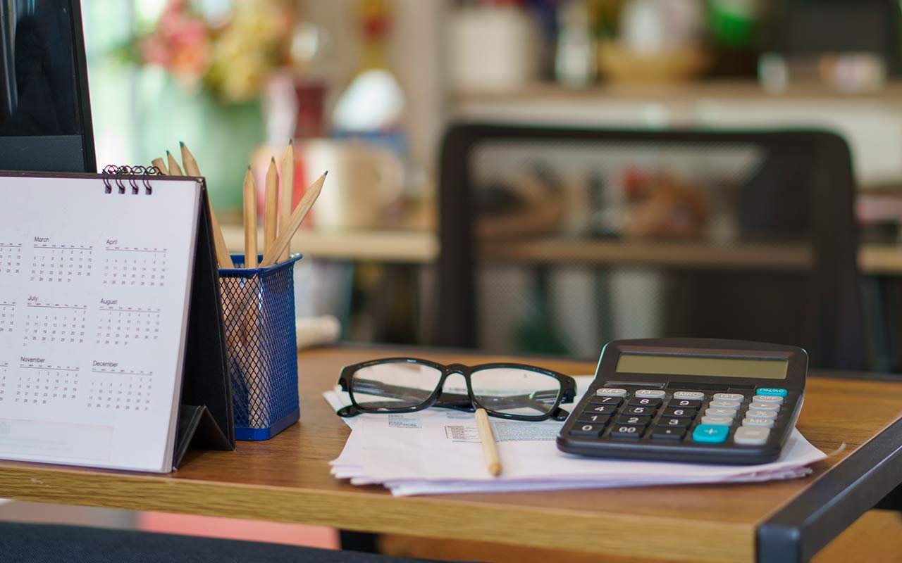 HWS-How-to-Classify-a-Caregiver-for-Tax-Purposes